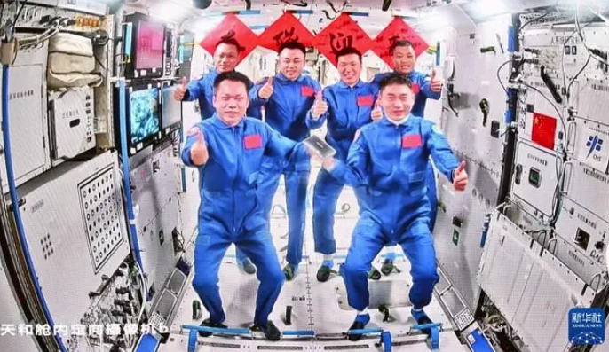 中国空间站迎来神舟十八号航天员乘组