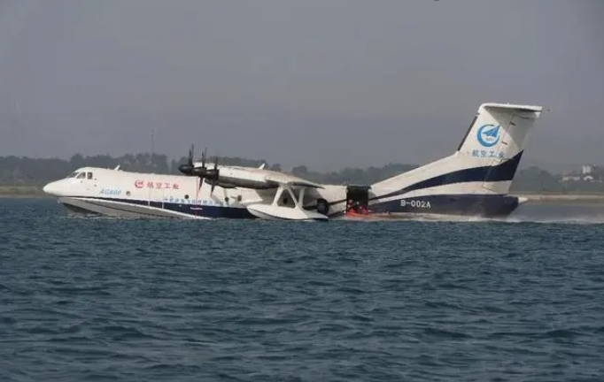 “鲲龙”AG600初步完成空投救援水上救援演示验证